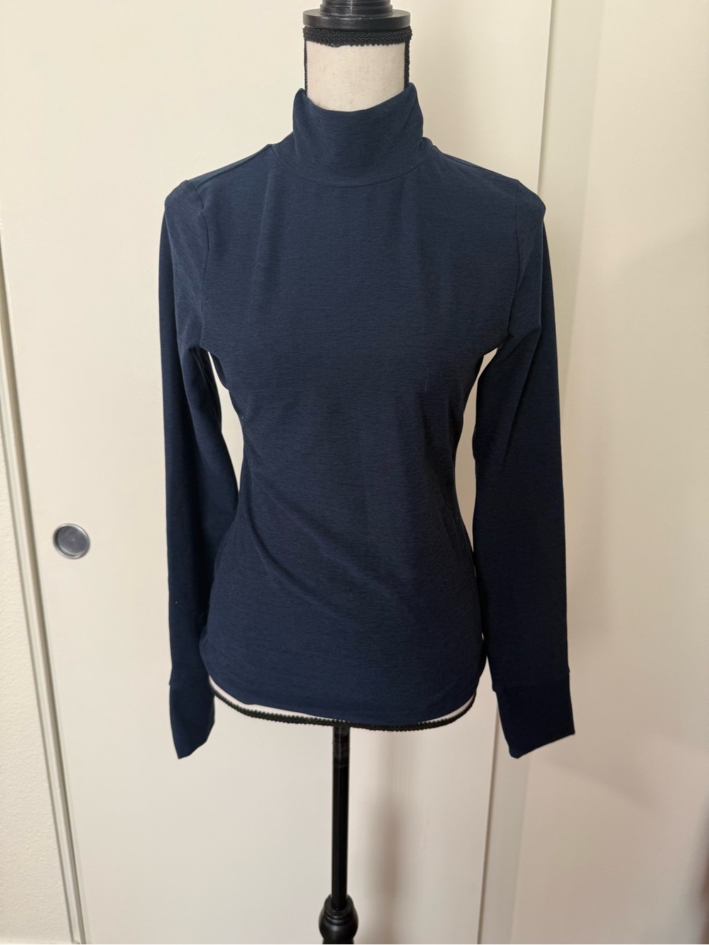 💙✨ Beyond Yoga Navy Blue Athletic Turtleneck Top ✨💙
